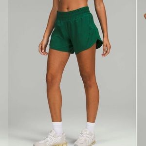 LIKE NEW luluemon Track That Mid-Rise Lined Short 5"  Everglade Green, Size 6